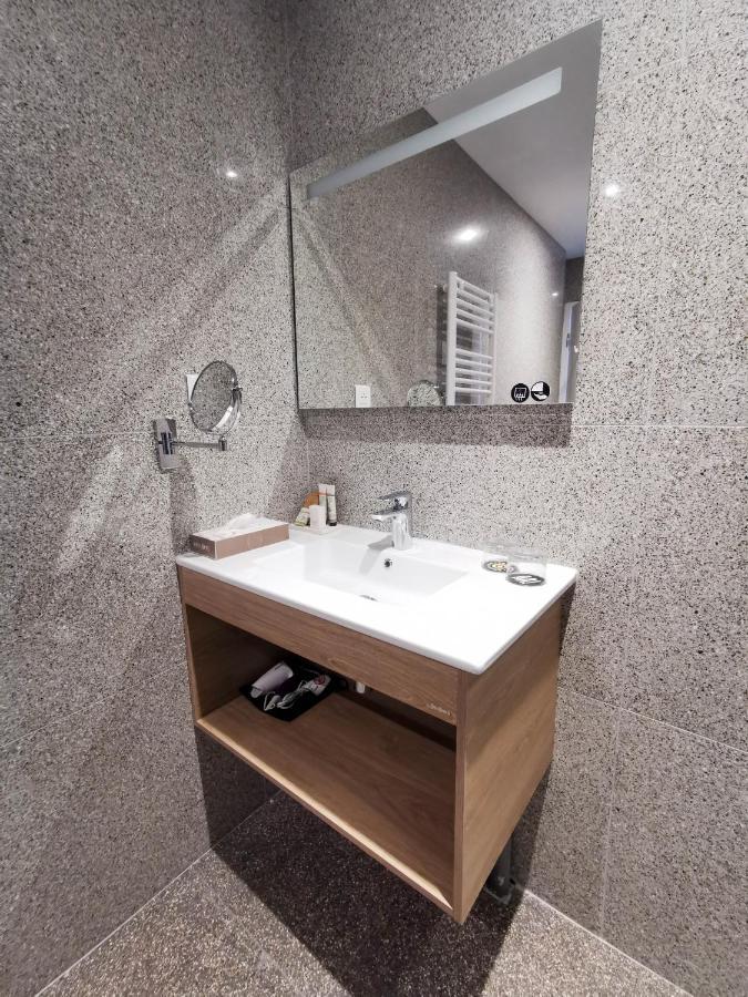 Aux Ateliers Hotel Miserey-Salines Екстериор снимка